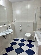 City Hotel