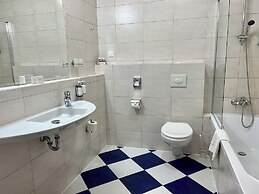 City Hotel