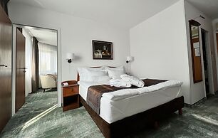 City Hotel
