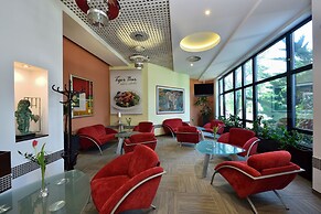 City Hotel