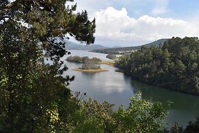 Zirahuen Forest And Resort