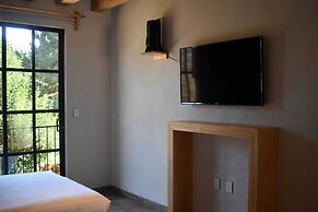 Zirahuen Forest And Resort