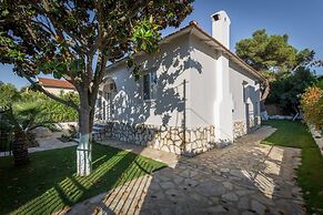 Acharavi Beach Hotel