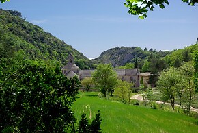 VVF Luberon Provence, Murs