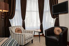 Tanes Hotel