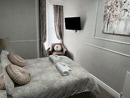 Tanes Hotel