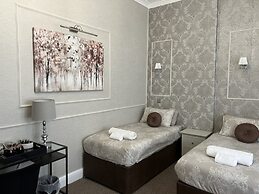 Tanes Hotel
