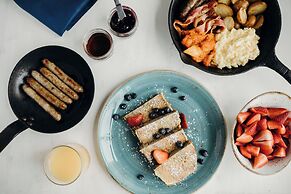 Delta Hotels by Marriott Burnaby Conference Centre