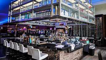 Delta Hotels by Marriott Burnaby Conference Centre