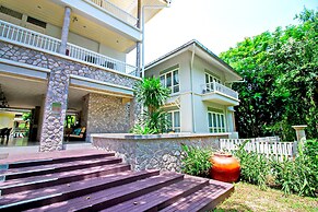 Baan Bayan Beach Hotel