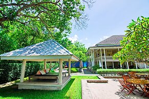 Baan Bayan Beach Hotel