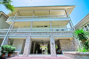 Baan Bayan Beach Hotel