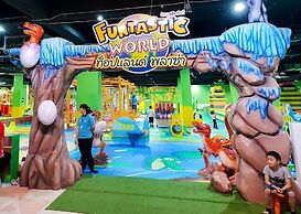 Topland Hotel & Convention Centre