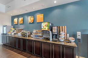 Comfort Inn & Suites Brighton Denver NE Medical Center