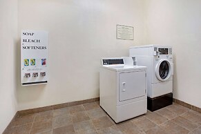 La Quinta Inn & Suites by Wyndham Stonington-Mystic Area