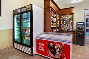 La Quinta Inn & Suites by Wyndham Stonington-Mystic Area