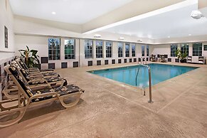 La Quinta Inn & Suites by Wyndham Stonington-Mystic Area