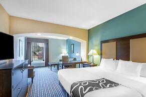 La Quinta Inn & Suites by Wyndham Stonington-Mystic Area