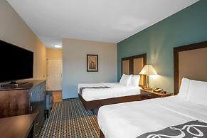 La Quinta Inn & Suites by Wyndham Stonington-Mystic Area