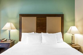 La Quinta Inn & Suites by Wyndham Stonington-Mystic Area