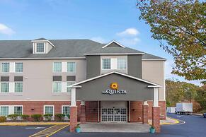 La Quinta Inn & Suites by Wyndham Stonington-Mystic Area