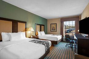 La Quinta Inn & Suites by Wyndham Stonington-Mystic Area