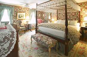 The Stockbridge Country Inn Closest B&B to Norman Rockwell Museum and 