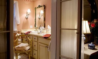 The Stockbridge Country Inn Closest B&B to Norman Rockwell Museum and 