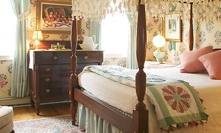 The Stockbridge Country Inn Closest B&B to Norman Rockwell Museum and 