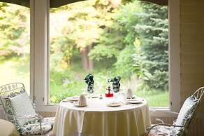 The Stockbridge Country Inn Closest B&B to Norman Rockwell Museum and 