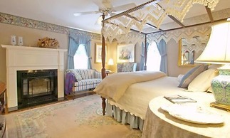 The Stockbridge Country Inn Closest B&B to Norman Rockwell Museum and 