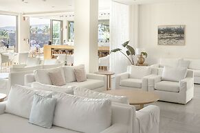 Maritimo Beach Hotel