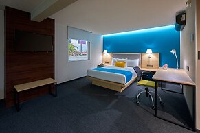 City Express Suites by Marriott Toluca