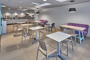 City Express Suites by Marriott Toluca