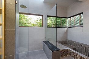 Khaolak Wanaburee Resort