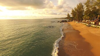 Khaolak Wanaburee Resort
