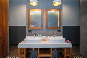 R Mar Resort and Spa