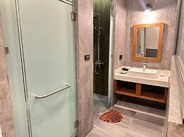 R Mar Resort and Spa