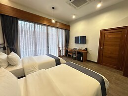 R Mar Resort and Spa