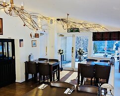 The Rusland Pool Hotel