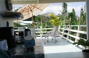 Hale-hoola B & B