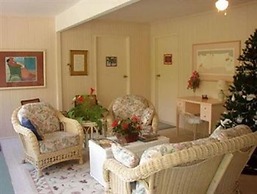 Hale-hoola B & B
