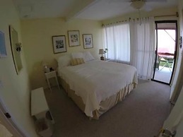 Hale-hoola B & B