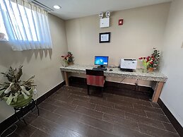 Travelodge by Wyndham Ozone Park