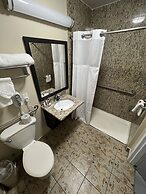 Travelodge by Wyndham Ozone Park