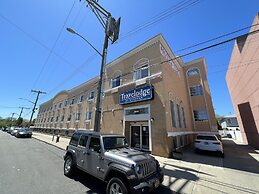 Travelodge by Wyndham Ozone Park