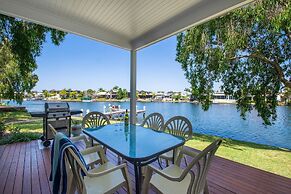 Noosa Entrance Waterfront Resort