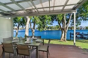 Noosa Entrance Waterfront Resort