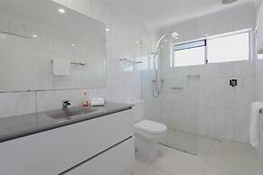 Noosa Entrance Waterfront Resort