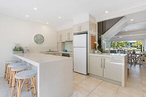 Noosa Entrance Waterfront Resort